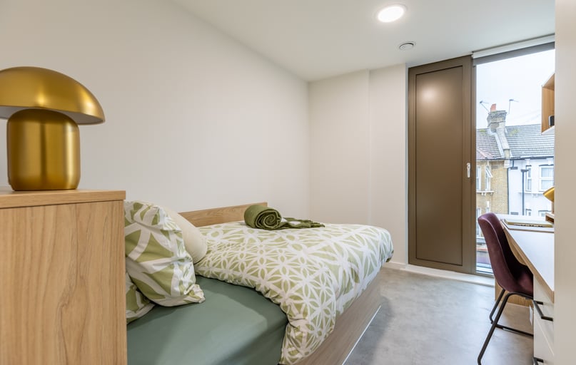 Superior En Suite, Venti House, 8 Grove Crescent Road, Stratford, London - Image 1